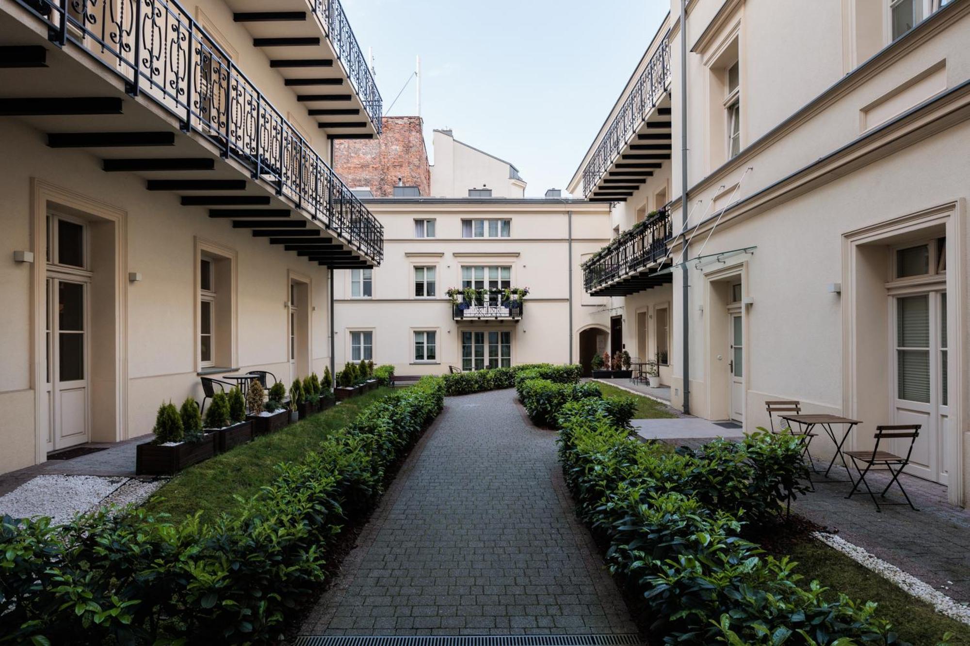 Atrium - Old Town Luxury Apartments - By Upstairs Kraków Eksteriør billede
